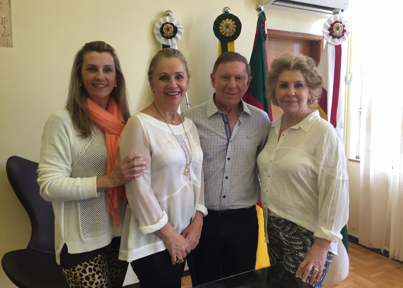 EXECUTIVO RECEBE INTEGRANTES DA FAMÍLIA NAGEL